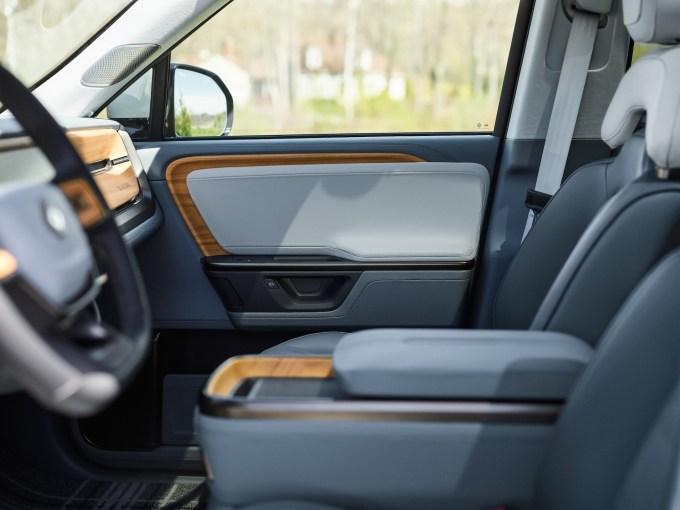 rivian next-gen r1s door